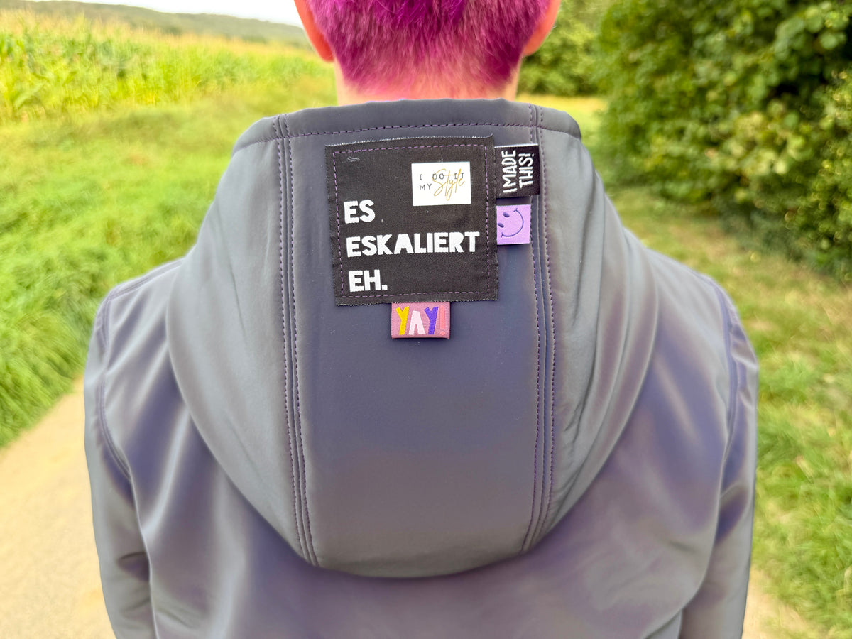 O U T D O O R J A C K E   L Ö V P R A S S E L