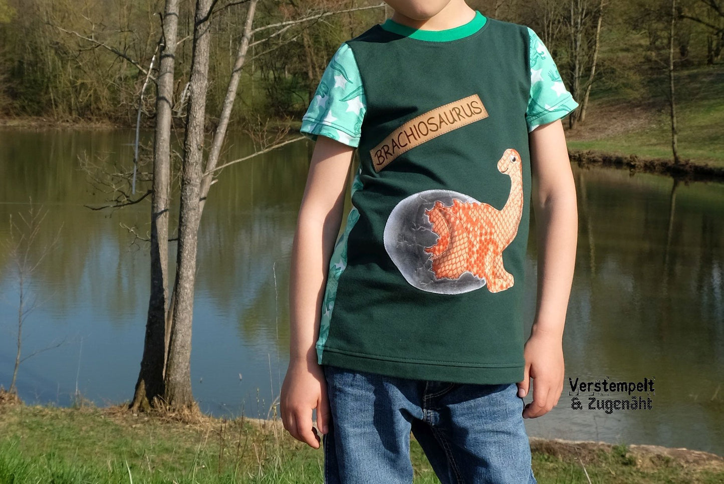 Applikationsvorlage Brachiosaurus Baby Dino im Ei