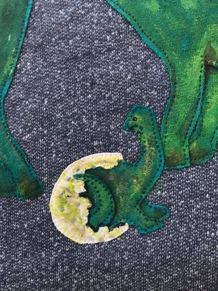 Applikationsvorlage Brachiosaurus Baby Dino im Ei