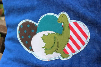 Applikationsvorlage Brachiosaurus Baby Dino im Ei